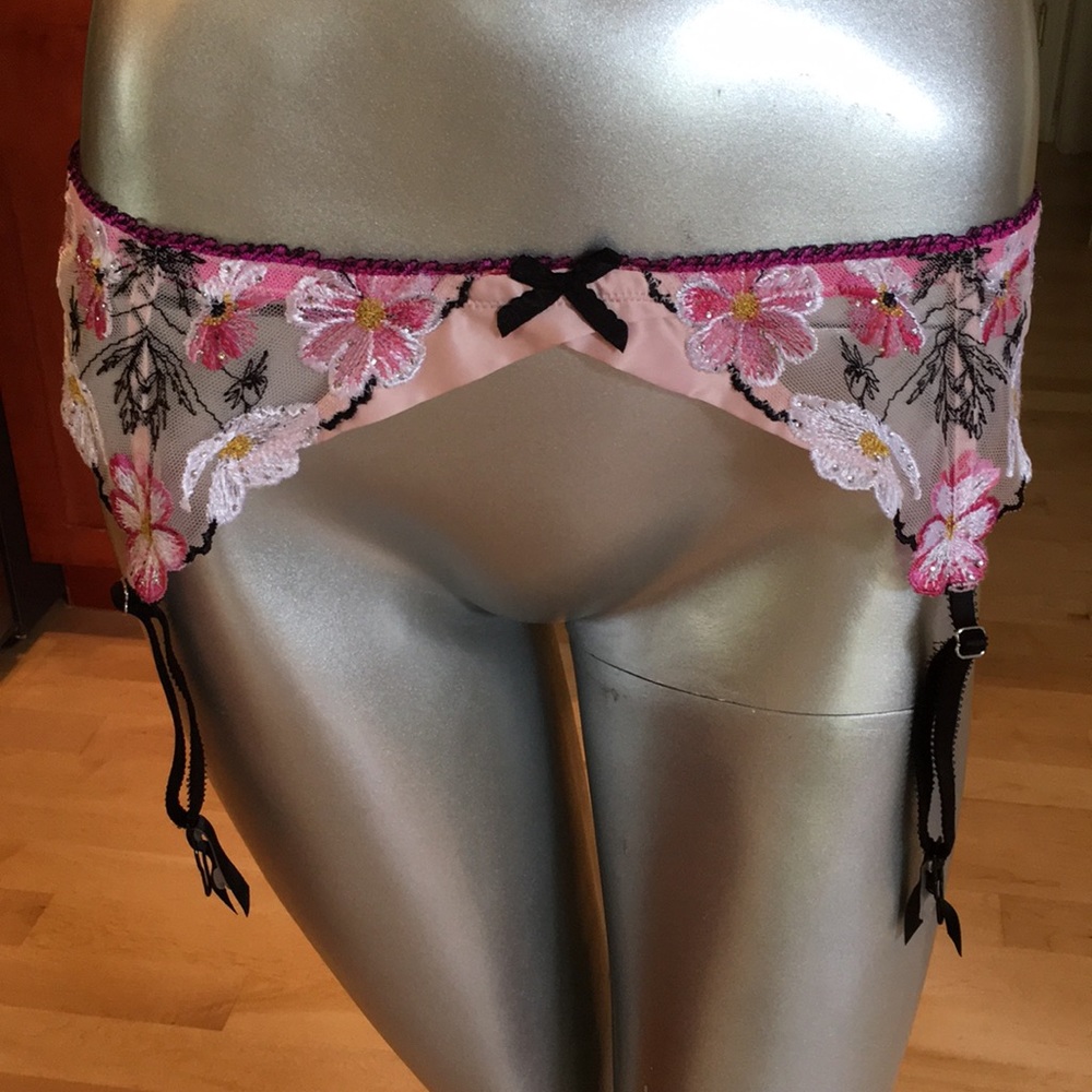 Victoria’s Secret floral embroidered garter